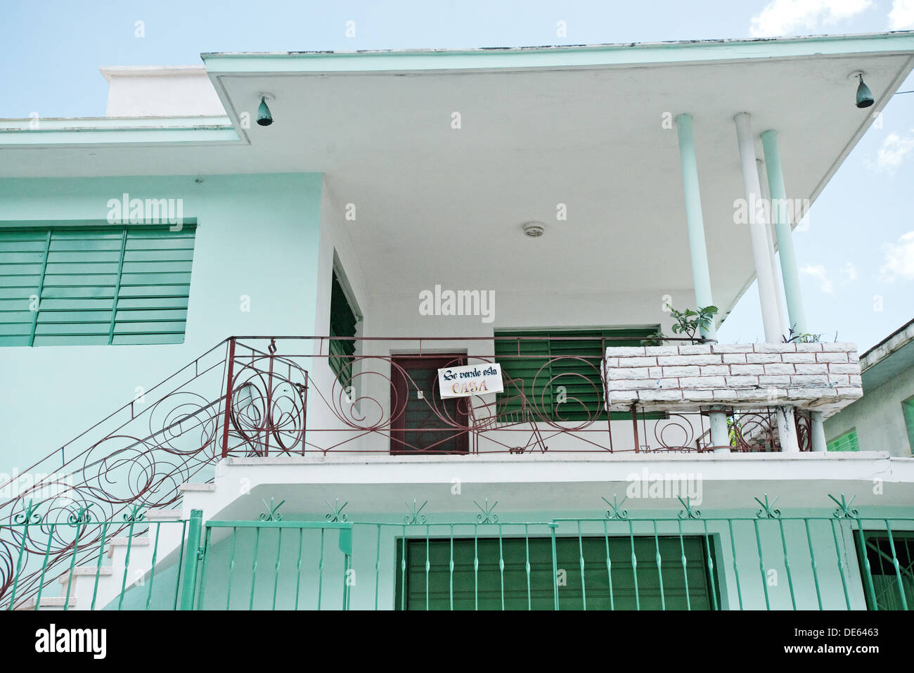 Santiago De Cuba, Kuba, Schild mit der Aufschrift: das Haus wird verkauft Stockfoto