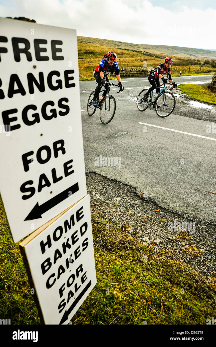 Radfahrer am Newby Kopf Moss in der Yorkshire Dales National Park Stockfoto