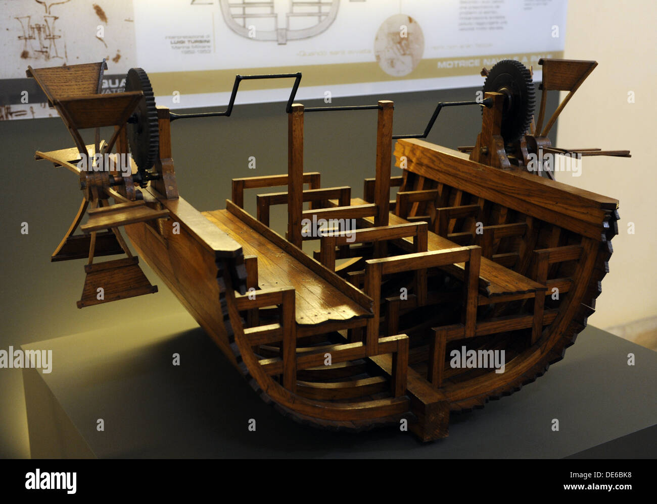 Paddelboot. Studie von Leonardo da Vinci für ein Paddelboot-Antrieb. Modell von Louis Tursini, 1952. Stockfoto