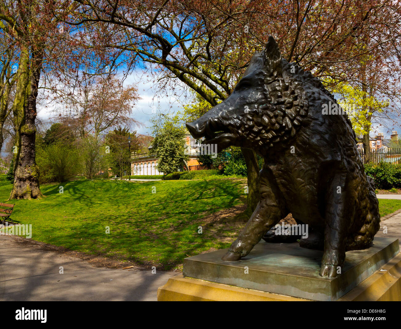 Florentiner Wildschwein-Statue im Derby Arboretum in Derby City Centre England UK eines der ersten öffentlichen Parks in Großbritannien eröffnet 1840 Stockfoto