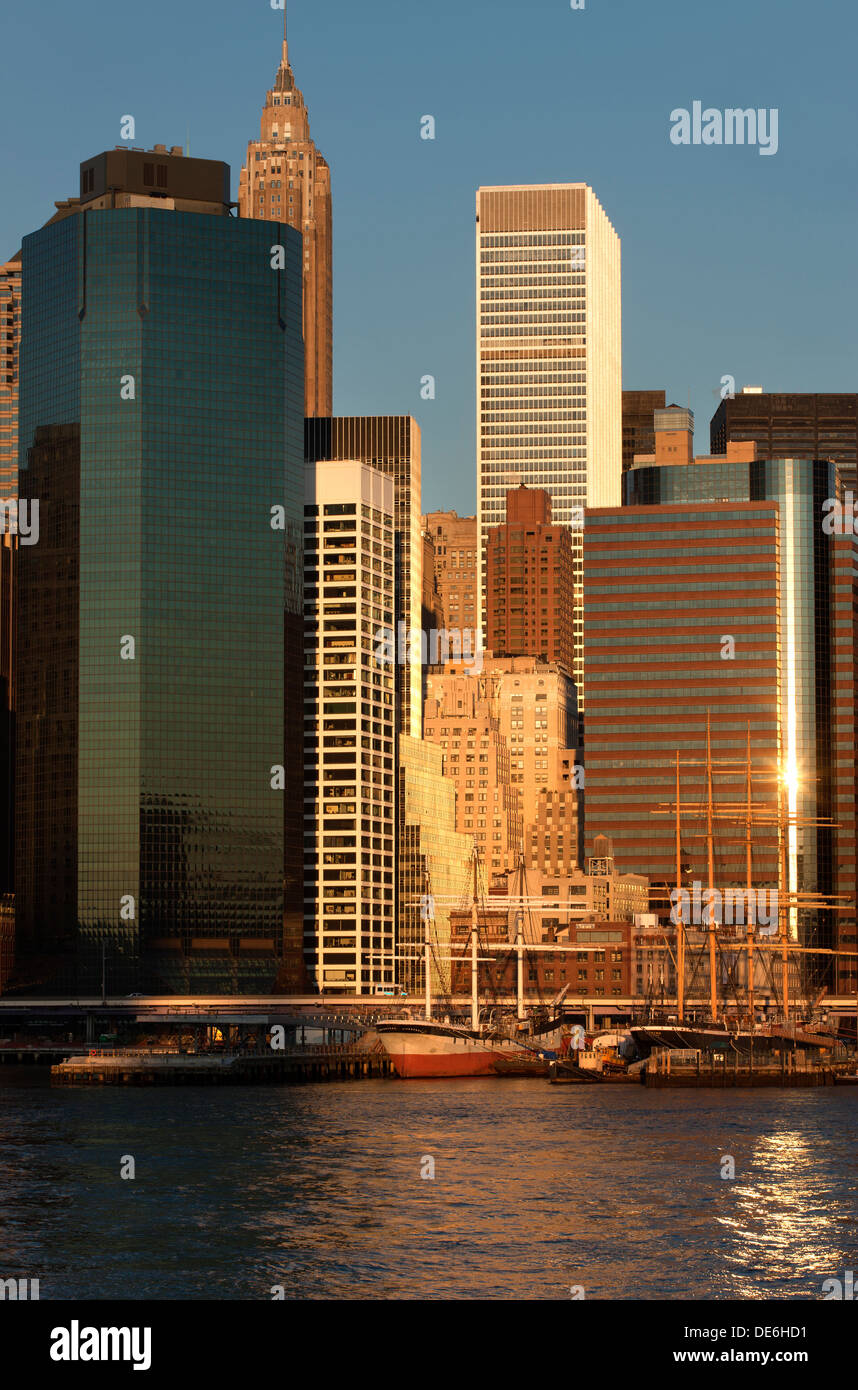 SKYLINE VON DOWNTOWN EAST RIVER MANHATTAN NEW YORK CITY USA Stockfoto