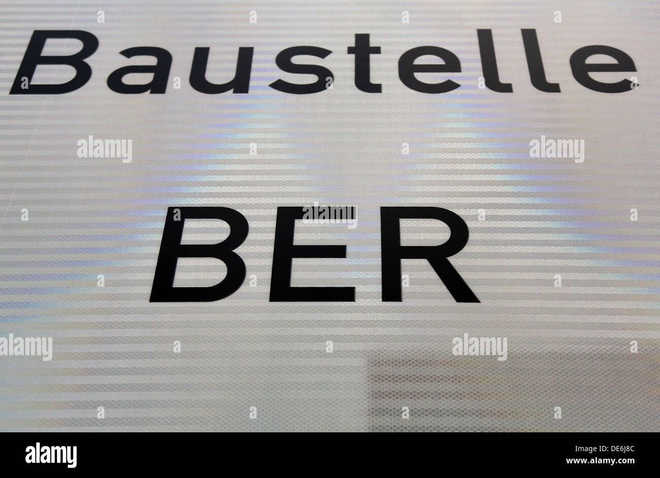 Das Zeichen auf der Website des Flughafens BER Berlin Brandenburg Schönefeld, Deutschland Stockfoto