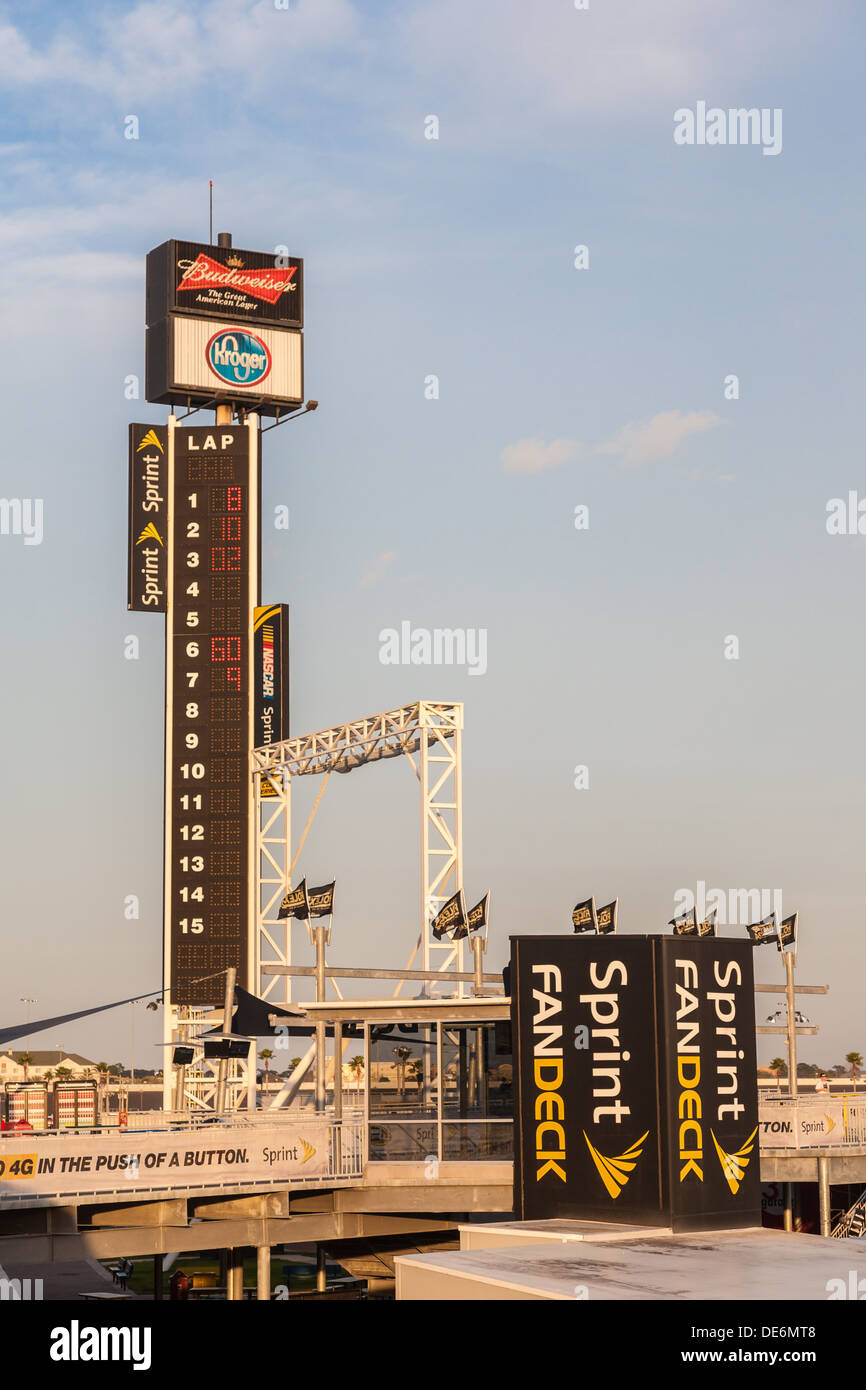 Runde Theke Turm zeigt Positionen der Rennfahrer auf dem Daytona International Speedway während 2012 Rolex 24 Daytona, Florida, USA Stockfoto