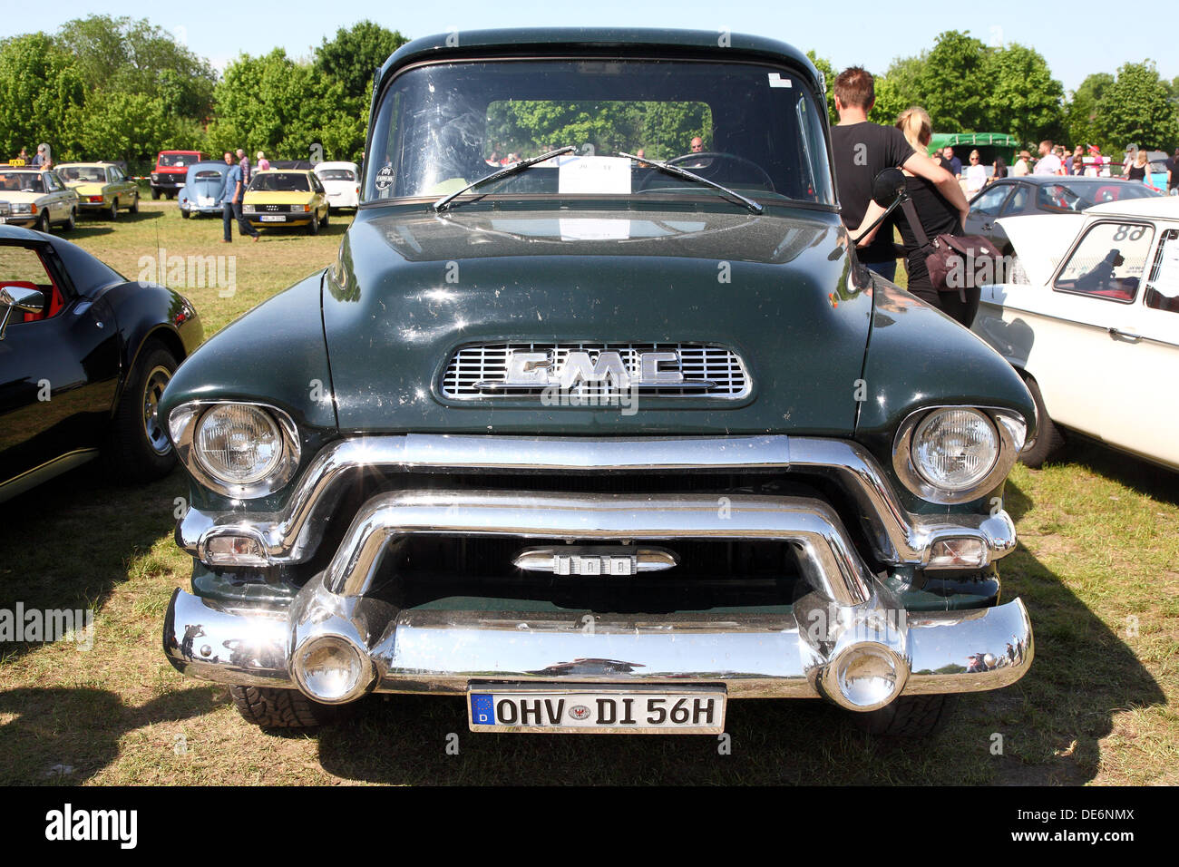 Paare - root Ganglien, Deutschland, ein GMC von 1956 in der Oldtimer-show Stockfoto