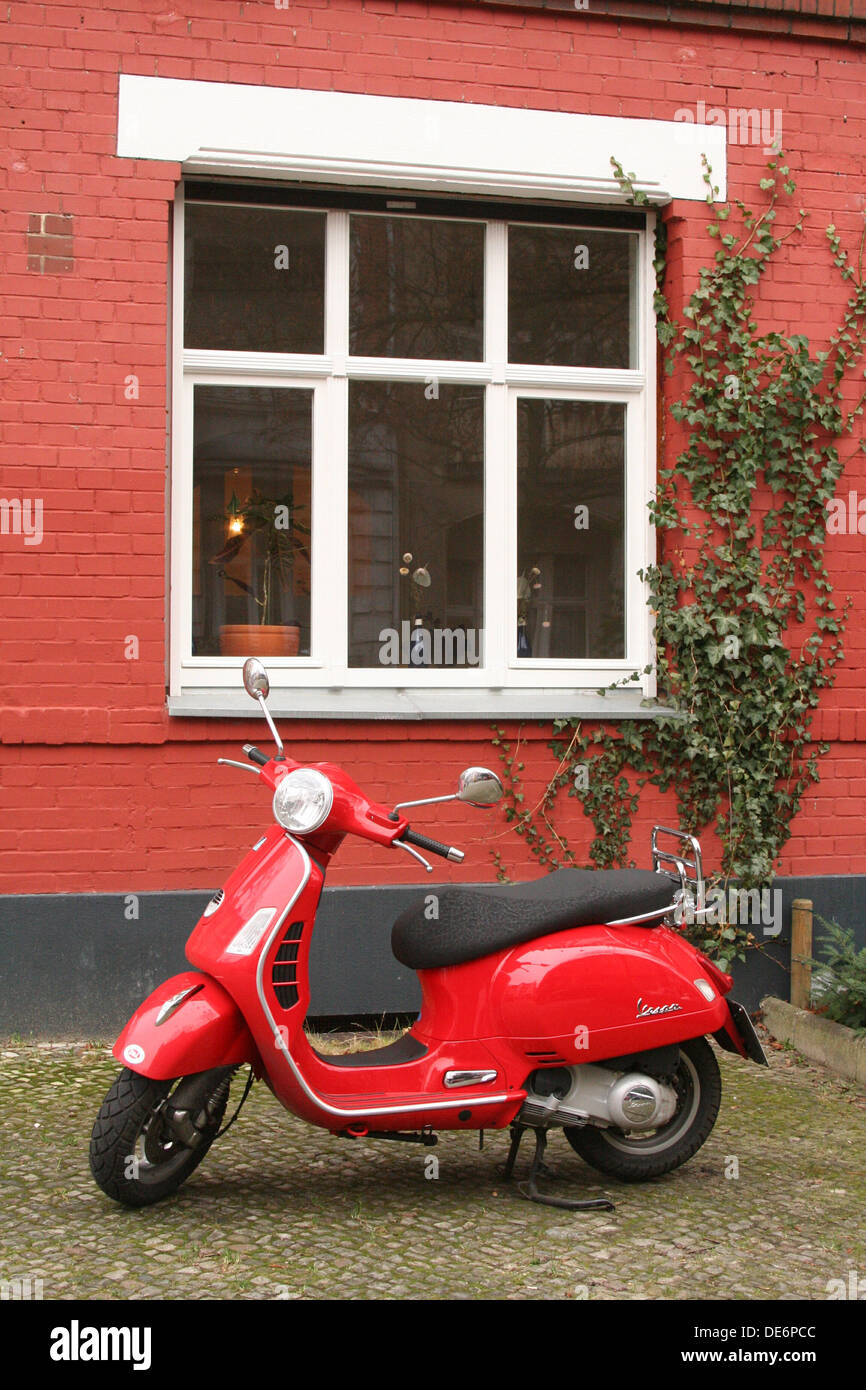 Roter Roller in Berlin Stockfoto