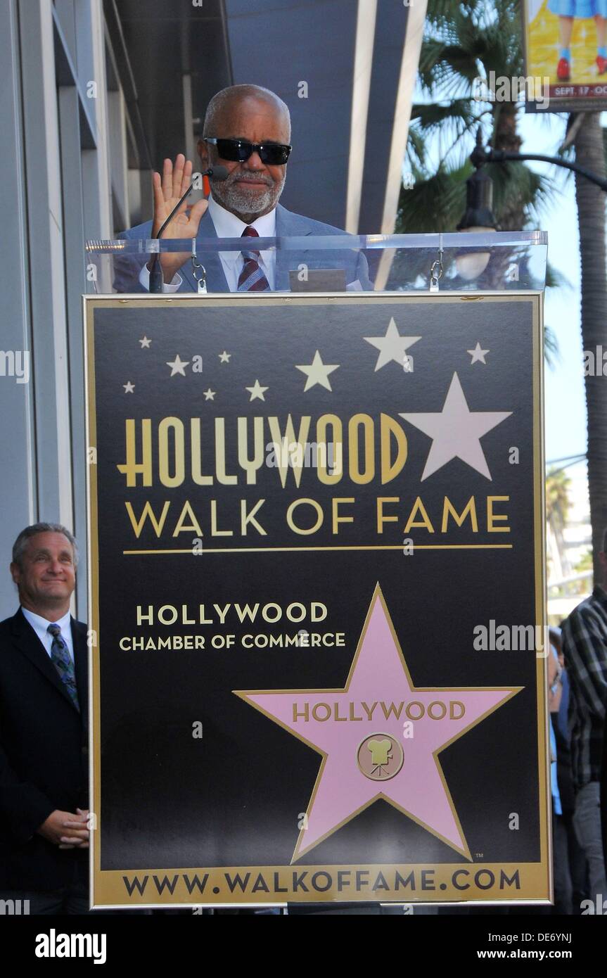 Los Angeles, Kalifornien, USA. 12. September 2013. Barry Gordy bei der Induktion Zeremonie für Stern auf dem Hollywood Walk of Fame für Barry White, Hollywood Boulevard, Los Angeles, Kalifornien, USA 12. September 2013. Bildnachweis: Michael Germana/Everett Collection/Alamy Live-Nachrichten Stockfoto