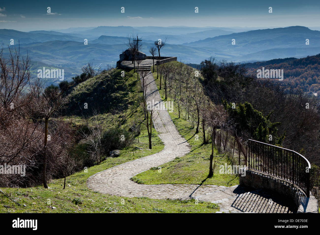 Ein Blick von der Berg Stadt von Petralia Sottana in den Modonie Bergen, Sizilien. Stockfoto
