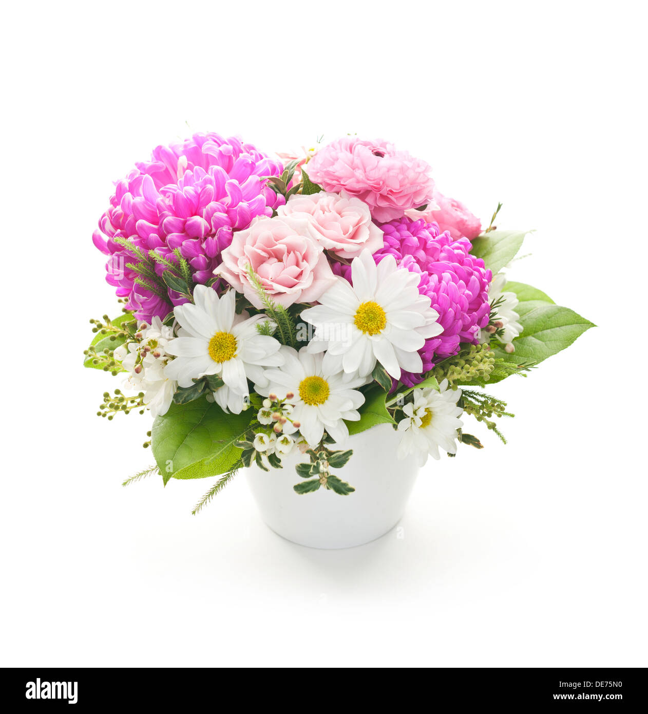 Bouquet von bunten Blumen in kleine Vase auf weißem Hintergrund Stockfoto