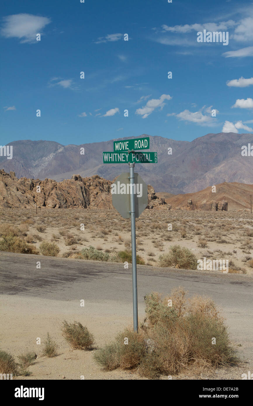 Ein Schild am Schnittpunkt von Film und Whitney Portal rd die Alabama Hills westlich von Lone Pine im Owens Valley, Kalifornien Stockfoto