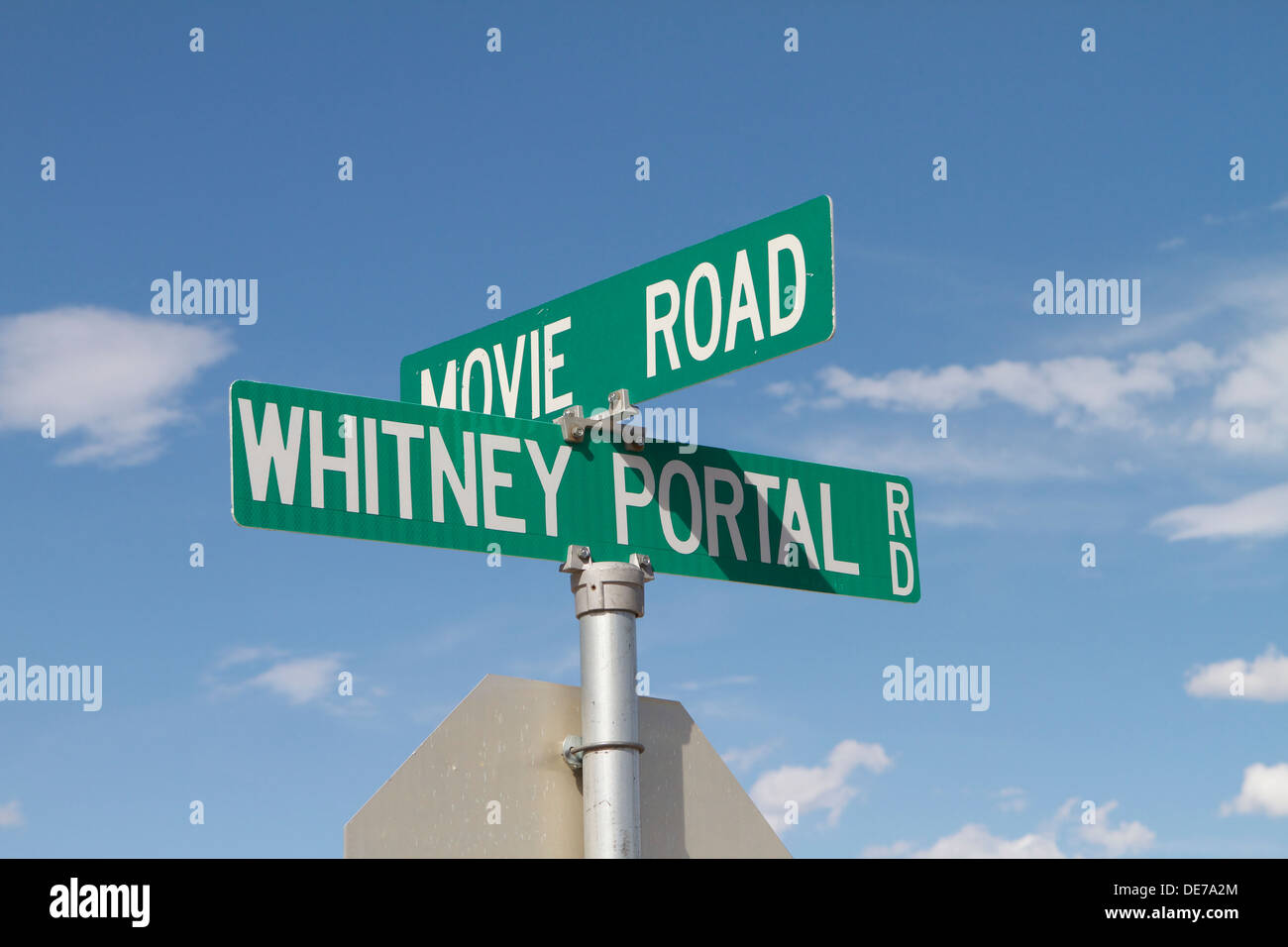 Ein Schild am Schnittpunkt von Film und Whitney Portal rd die Alabama Hills westlich von Lone Pine im Owens Valley, Kalifornien Stockfoto