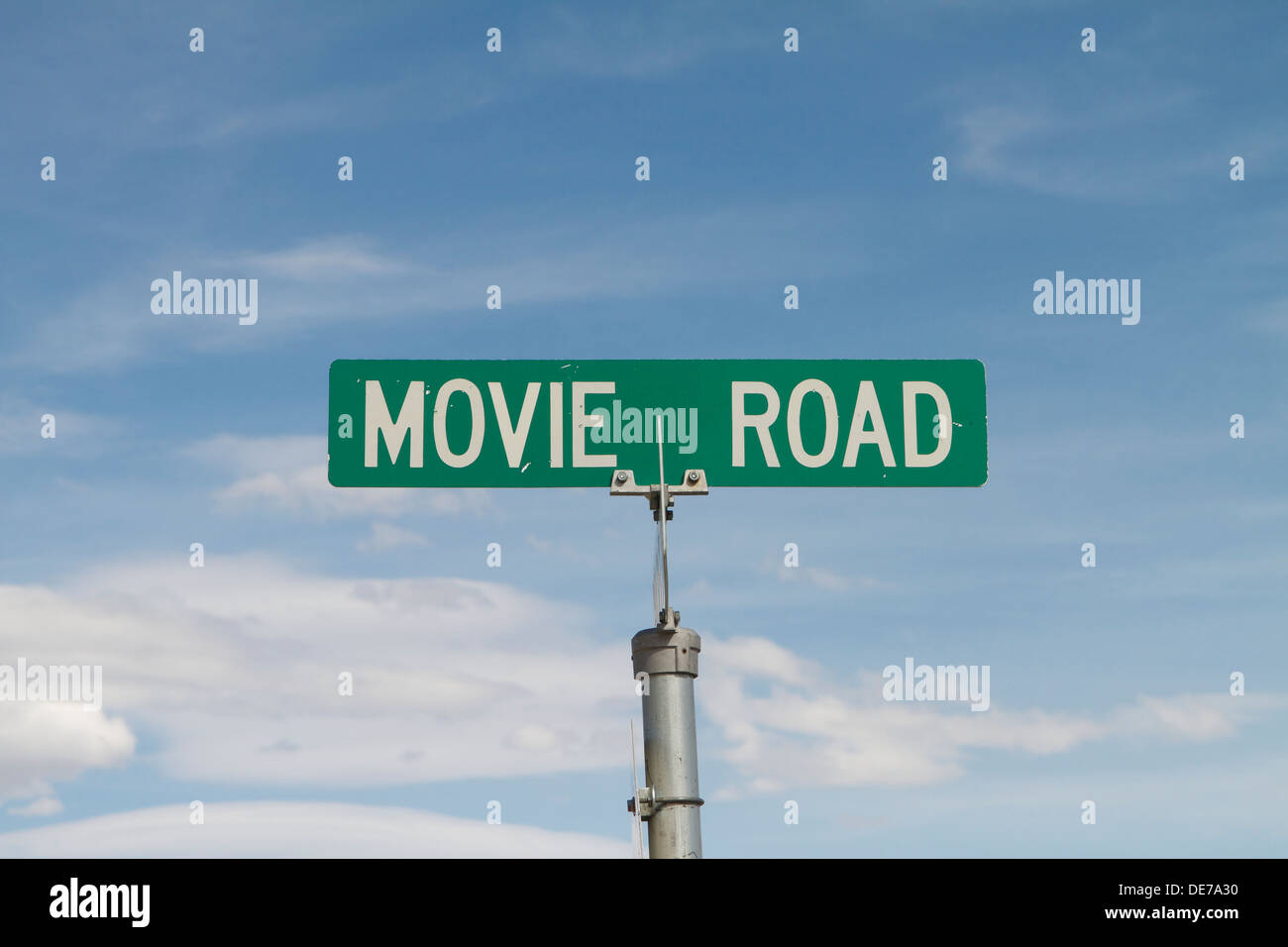 Eine Straßenschild mit der Aufschrift "Road Movie" in den Alabama Hills westlich von Lone Pine im Owens Valley, Kalifornien Stockfoto