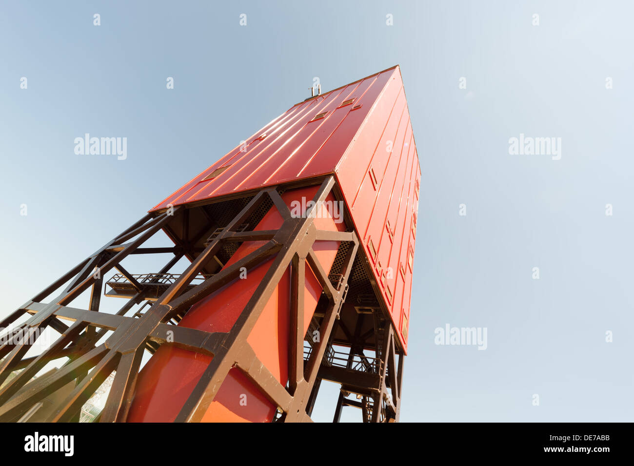 Nachschlagen von Derrick/Mast eines Landes Bohranlage Stockfoto