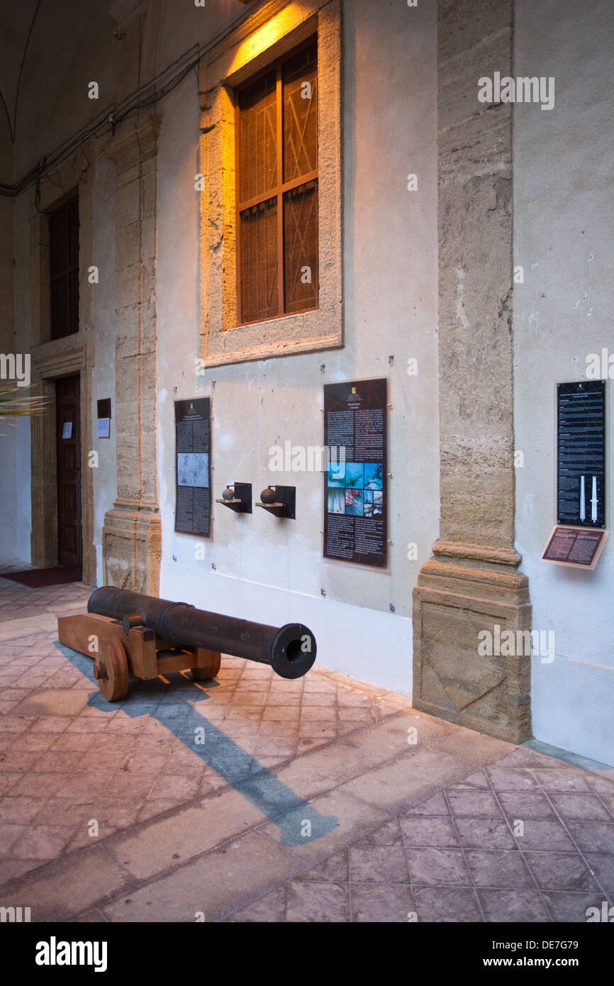 Kanone in Sciacca in der Provinz Agrigento, Sizilien bewahrt. Stockfoto