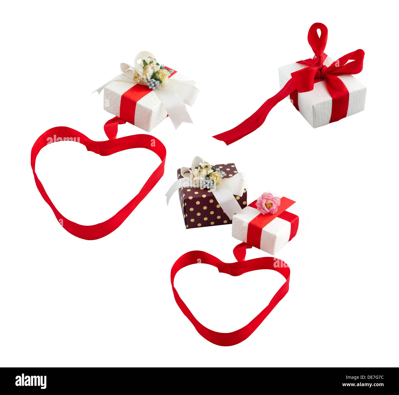 Geschenk-Box und rote Schleife in Form von Herzen Stockfoto