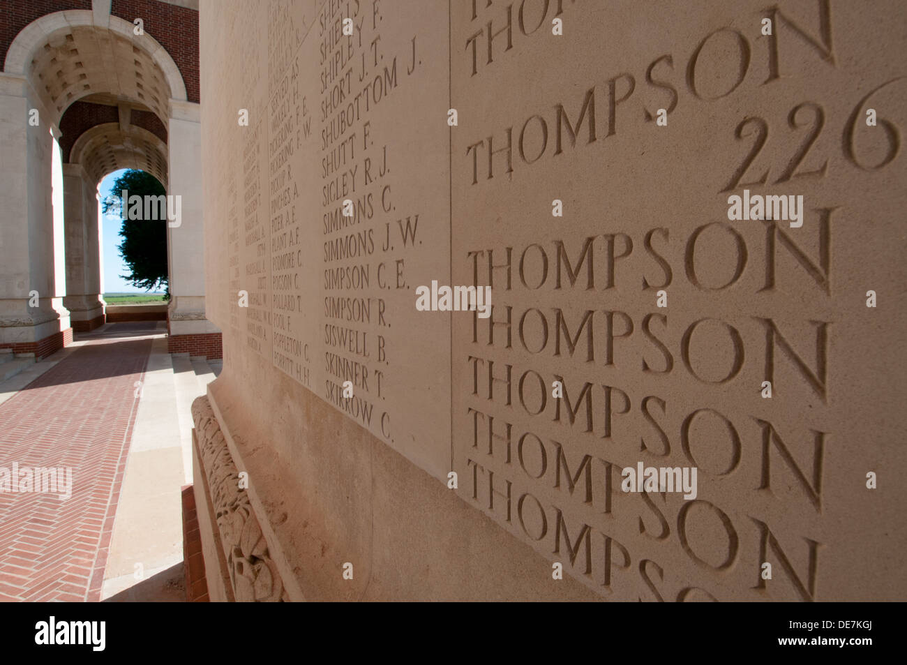 Namen der vermissten Soldaten des ersten Weltkriegs eingraviert Thiepval-Denkmal auf die fehlende, Somme, Frankreich Stockfoto