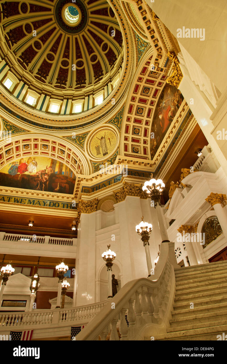 MAIN ROTUNDE STATE CAPITOL BUILDING (© JOSEPH MILLER HUSTON 1906) HARRISBURG, PENNSYLVANIA USA Stockfoto