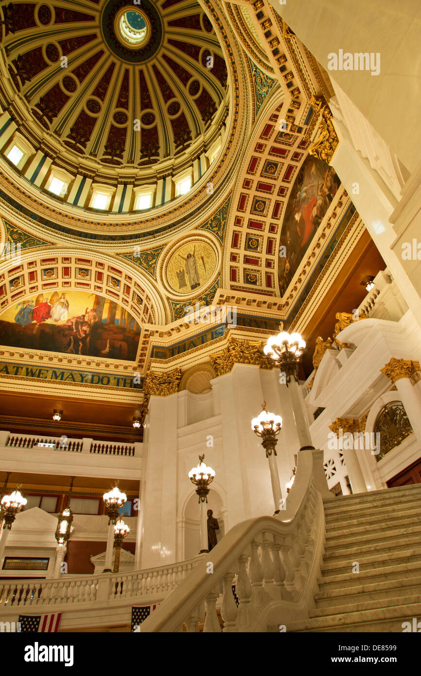 MAIN ROTUNDE STATE CAPITOL BUILDING (© JOSEPH MILLER HUSTON 1906) HARRISBURG, PENNSYLVANIA USA Stockfoto