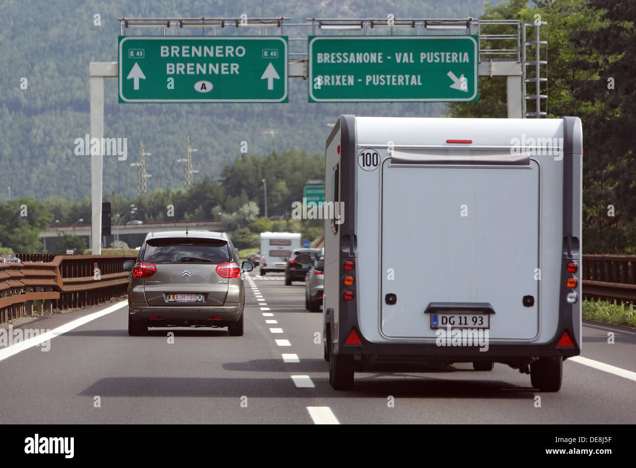 Brixen, Italien, die Autos auf der Autobahn A22 Stockfoto