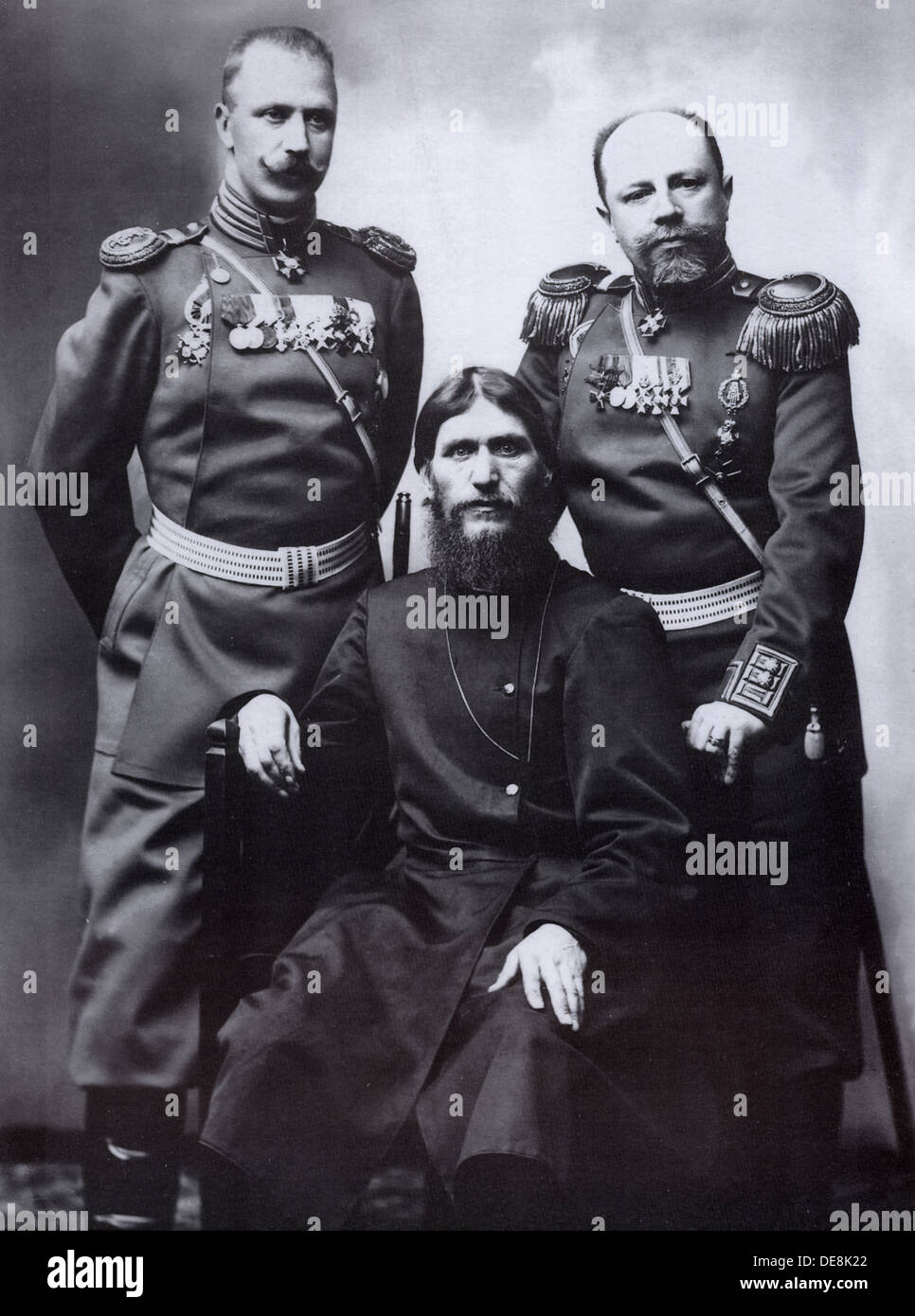 Grigori Rasputin, General Graf Michail Putyatin (rechts) und Oberst Dmitriy Lotman, 1904-1905. Stockfoto