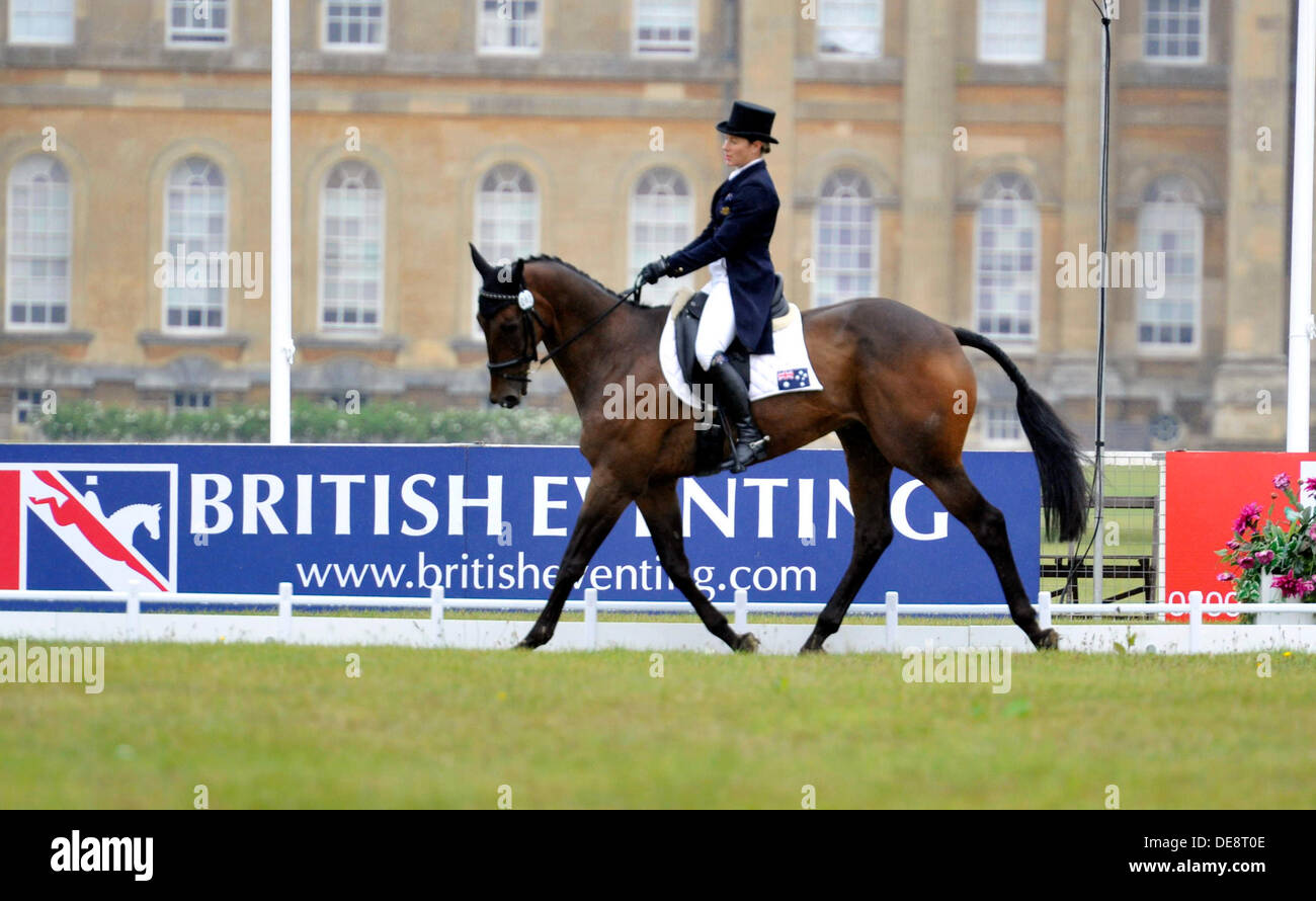 Woodstock, Oxfordshire, England. 13. September 2013. 2013 Treue Blenheim Palace Horse Trials.   Wendy Schaeffer (AUS) mit Koyuna Sonne Tänzer während der Dressur phase CCI *** drei Veranstaltungstagen Credit: Julie Badrick/Alamy Live News Stockfoto