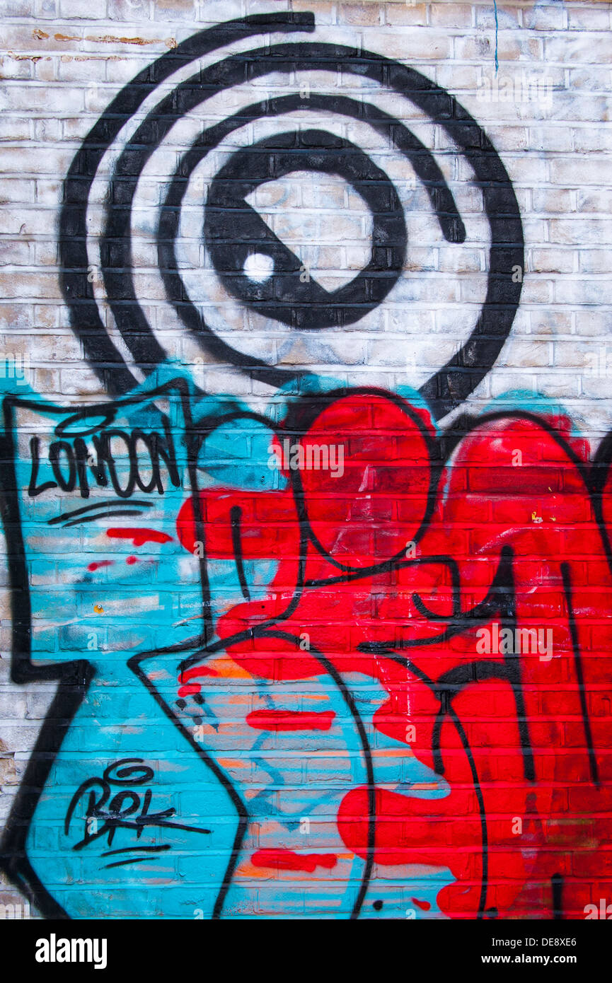 East End von London Fisch Insel Hackney Wick graffiti Graffitis Graffiti Graffiti bemahlt abstraktes Muster urban street art Wandbild detail Rot Grün Weiß Stockfoto