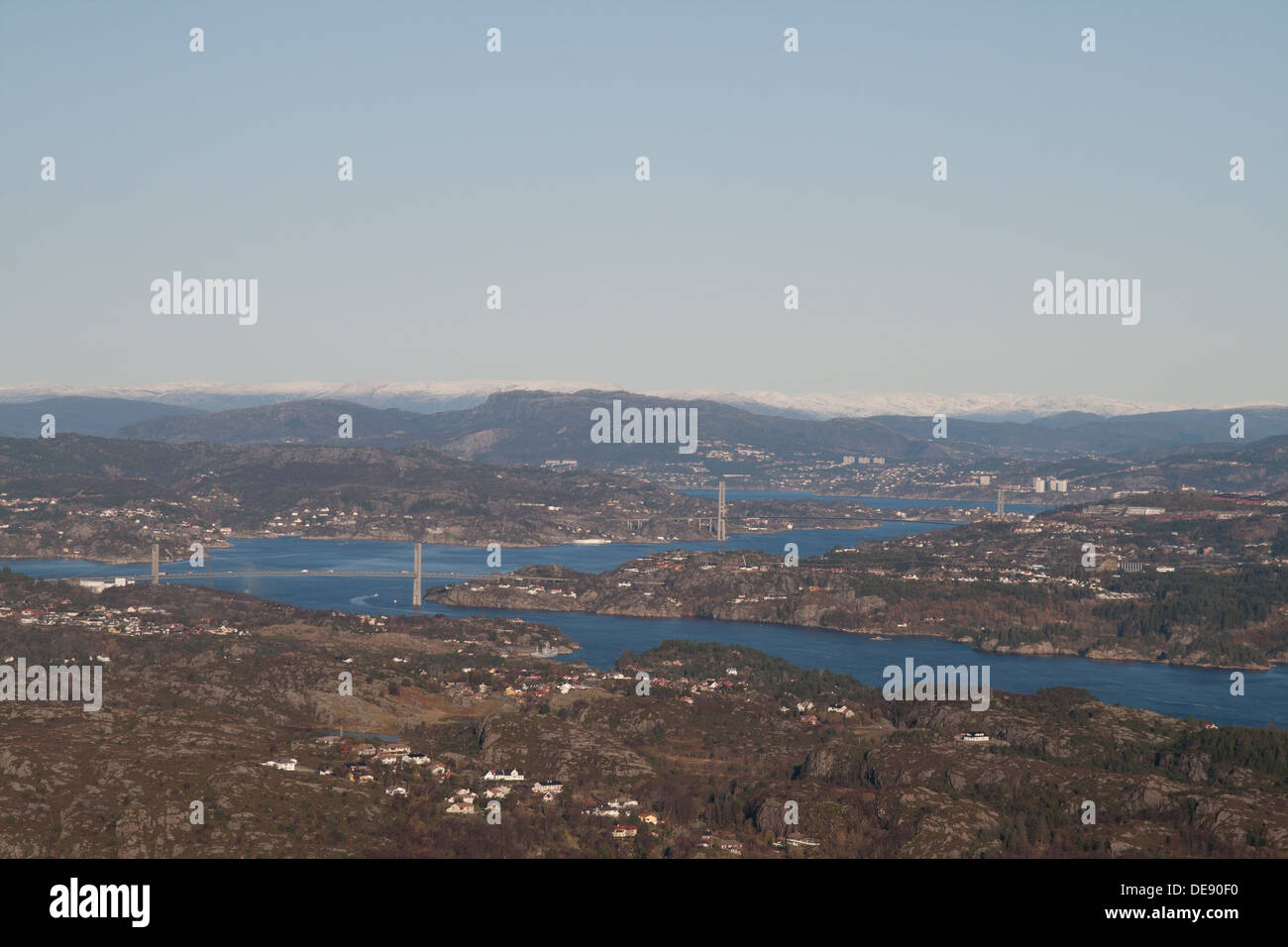 Die Bilder sind aus dem westlichen Teil Norwegens, wo die schmale Fjorde und Berge wild machen überwältigend. Stockfoto