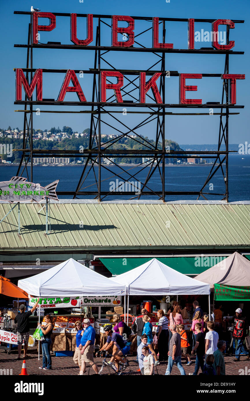 Pike Place öffentlichen Markt in der Nähe der Uferpromenade in Seattle, Washington, USA Stockfoto