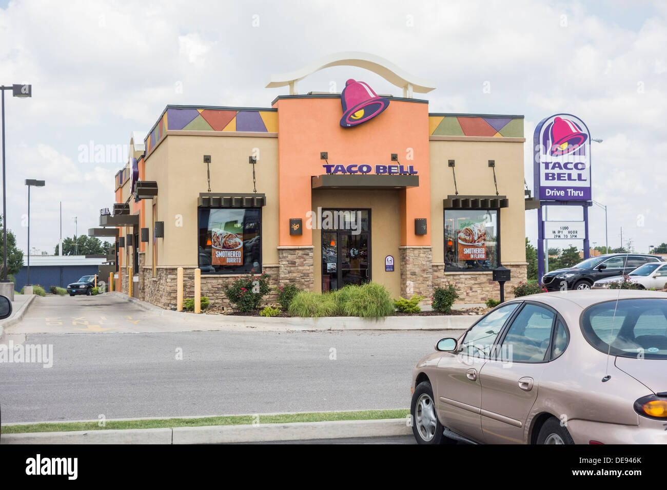Das Exterieur der Taco Bell, eine Kette Restaurant, spezialisiert auf mexikanisches Fastfood. Oklahoma City, Oklahoma, USA. Stockfoto
