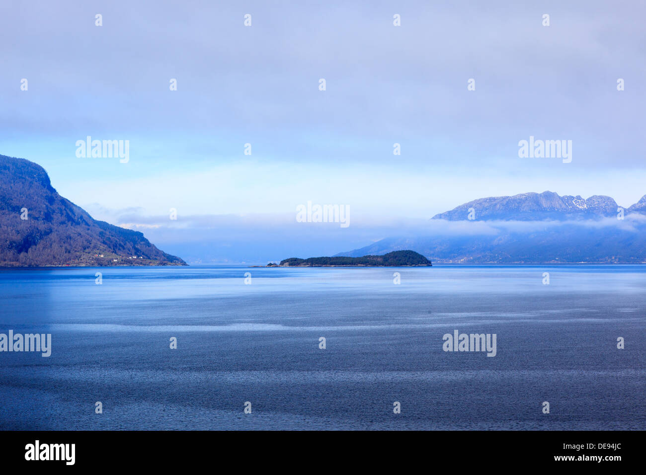 Ein Fjord aus dem westlichen Teil von Norwegen Stockfoto