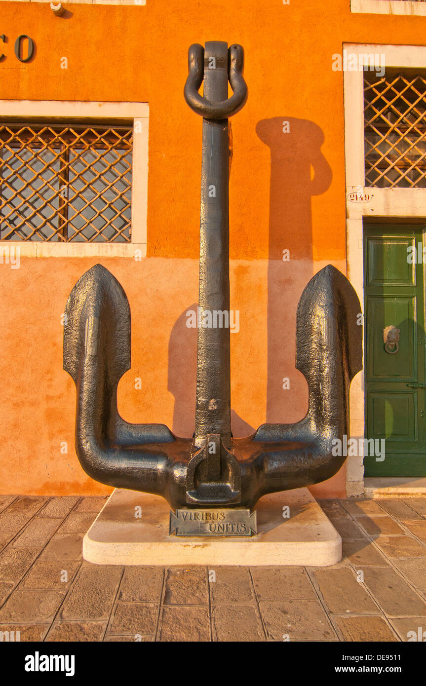 Venedig Italien Naval Museum Frontansicht mit den enormen ankern in Sestriere von Castello Stockfoto