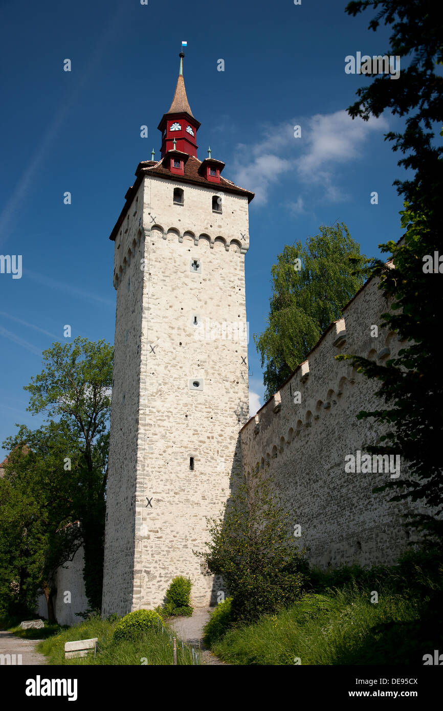 Ein Turm auf der alten Festungsmauer; Luzern-Schweiz. Stockfoto