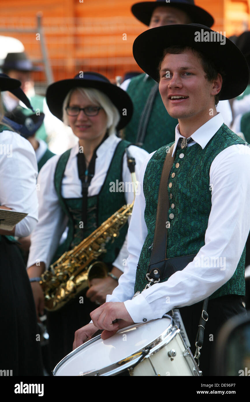 Musik Gesellschaft Sacilia aus Schemmerberg in deutschen folk Kosten während der 47. Folklore-Festival in Zagreb, Kroatien am Juli 19,2013 Stockfoto