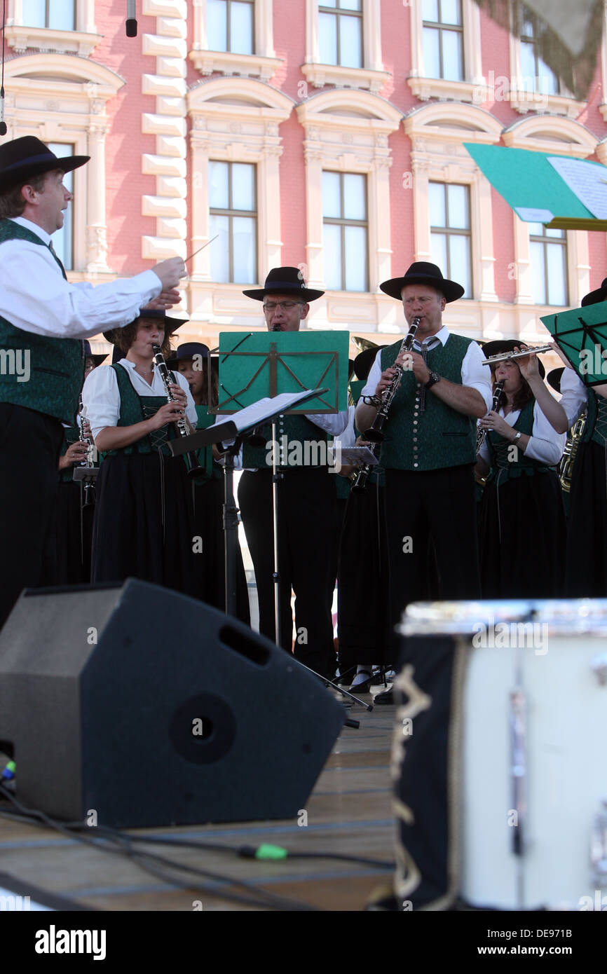 Musik Gesellschaft Sacilia aus Schemmerberg in deutschen folk Kosten während der 47. Folklore-Festival in Zagreb, Kroatien am Juli 19,2013 Stockfoto