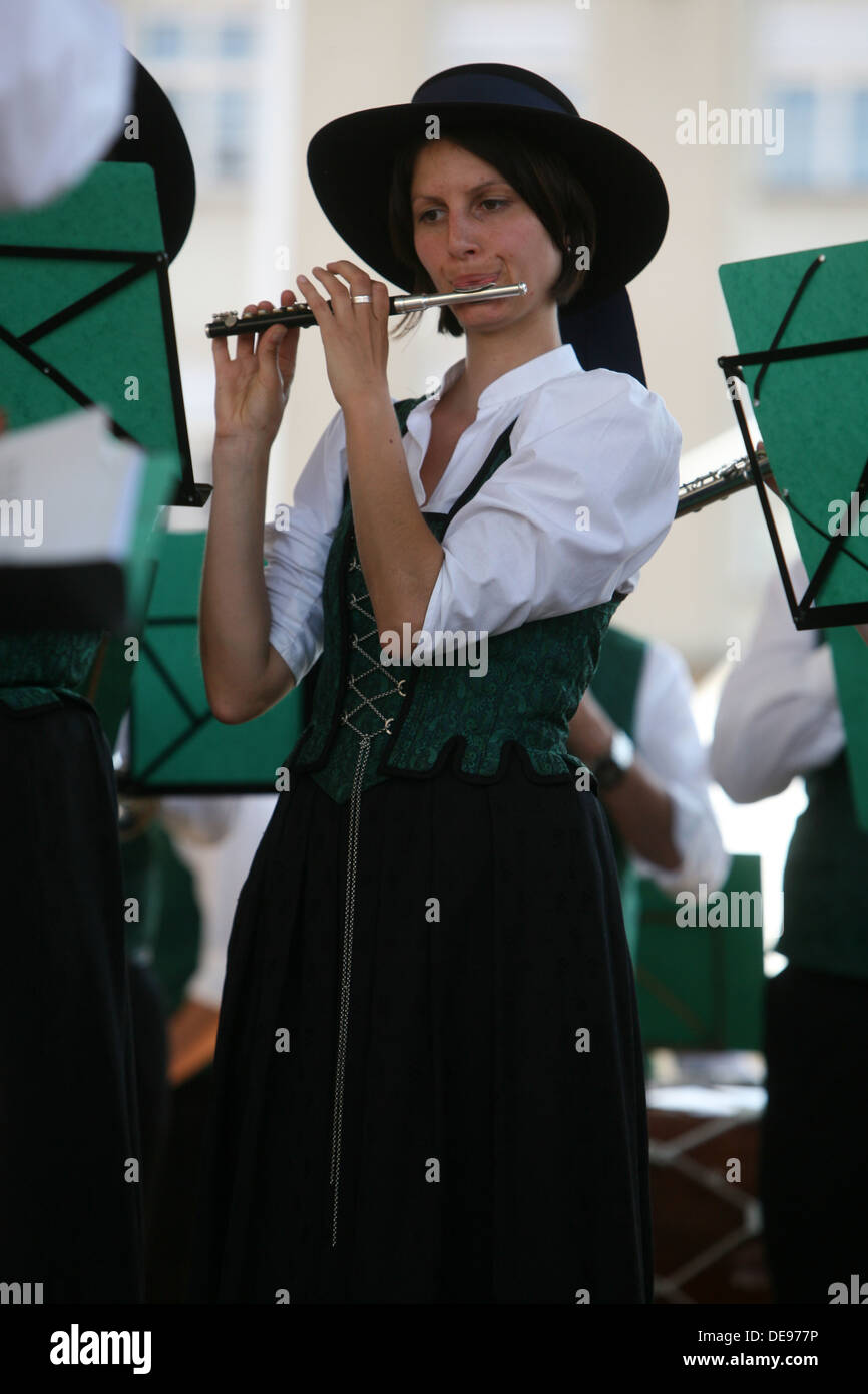 Musik Gesellschaft Sacilia aus Schemmerberg in deutschen folk Kosten während der 47. Folklore-Festival in Zagreb, Kroatien am Juli 19,2013 Stockfoto
