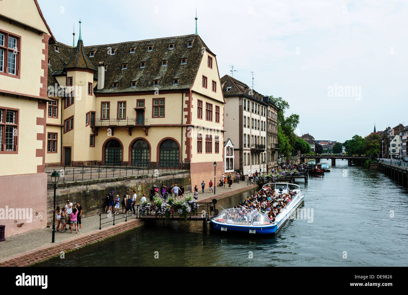 Bitte Boote auf dem Fluss Ill in Straßburg, Frankreich Stockfoto