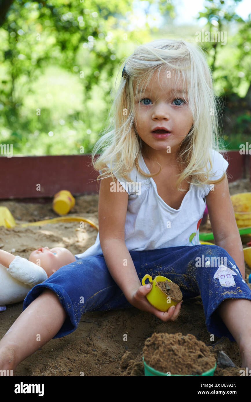 Kinder oberkörper frei Fotos und Bildmaterial in hoher Auflösung Alamy