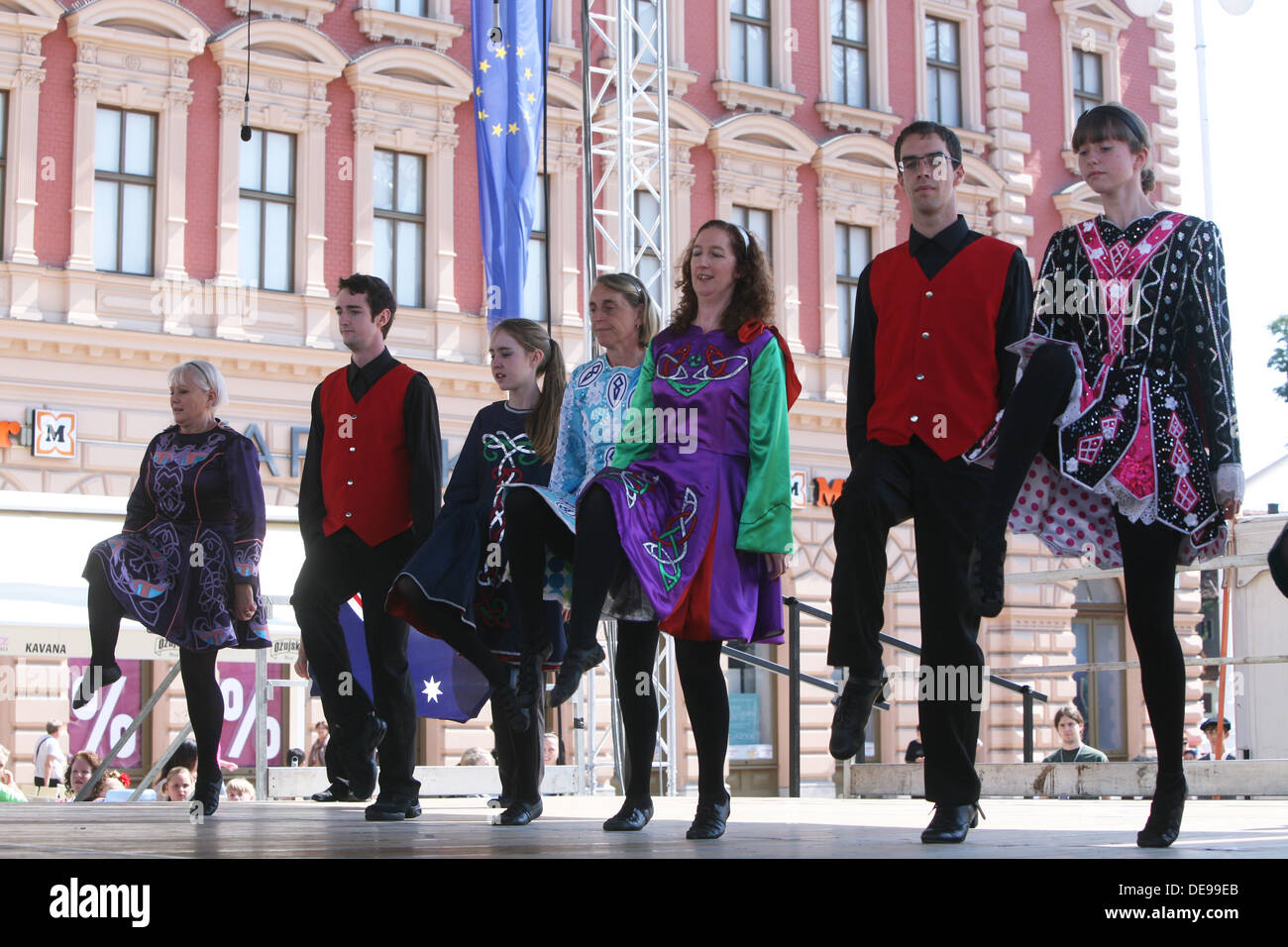 Folk-Gruppe O'Shea-Ryan irischen Tänzer aus Australien während der 47. Folklore-Festival in Zagreb, Kroatien am Juli 18,2013 Stockfoto