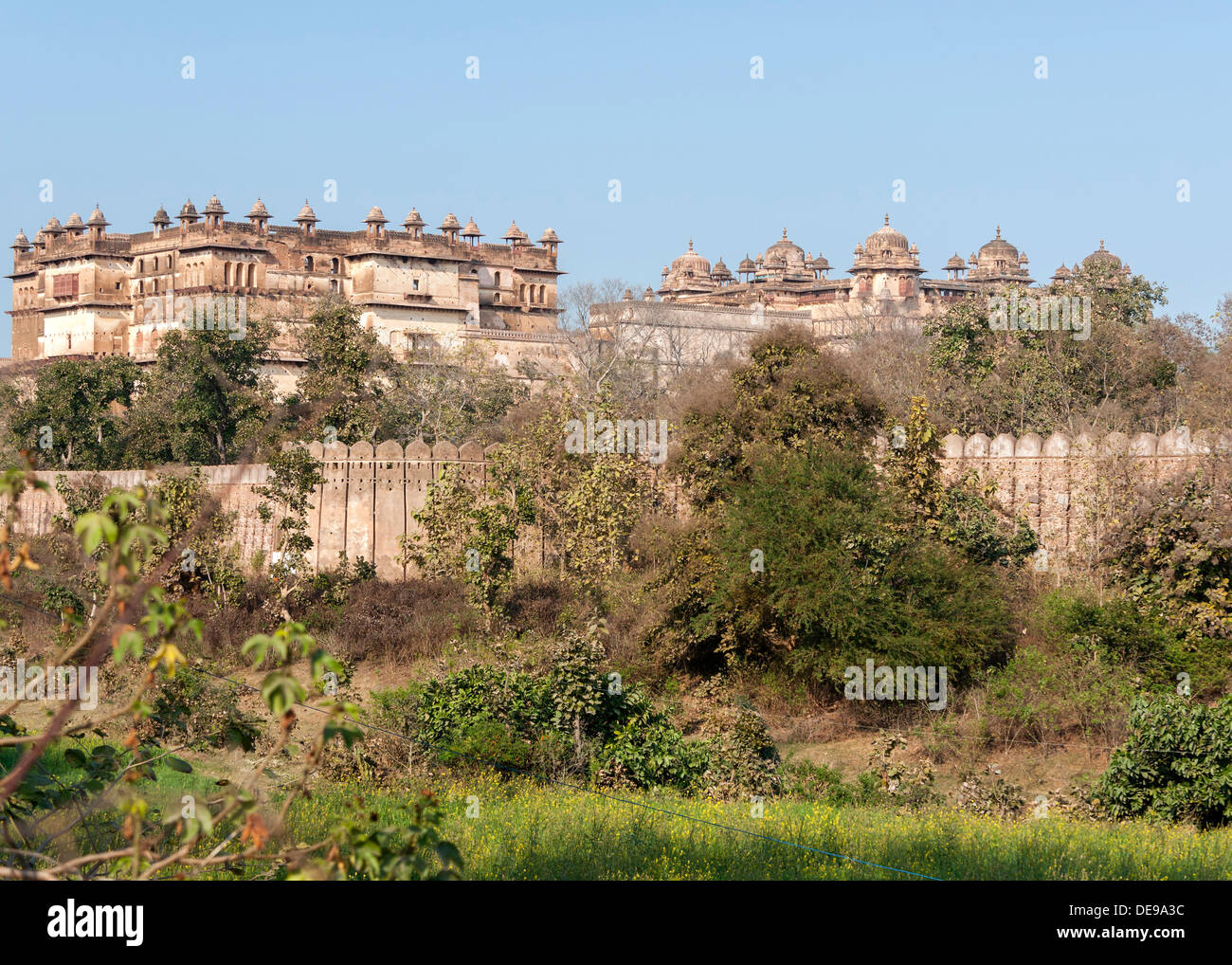 Sowohl die Raja Mahal und Jehanghir Palast in einem Bild an Indiens Orchha. Stockfoto
