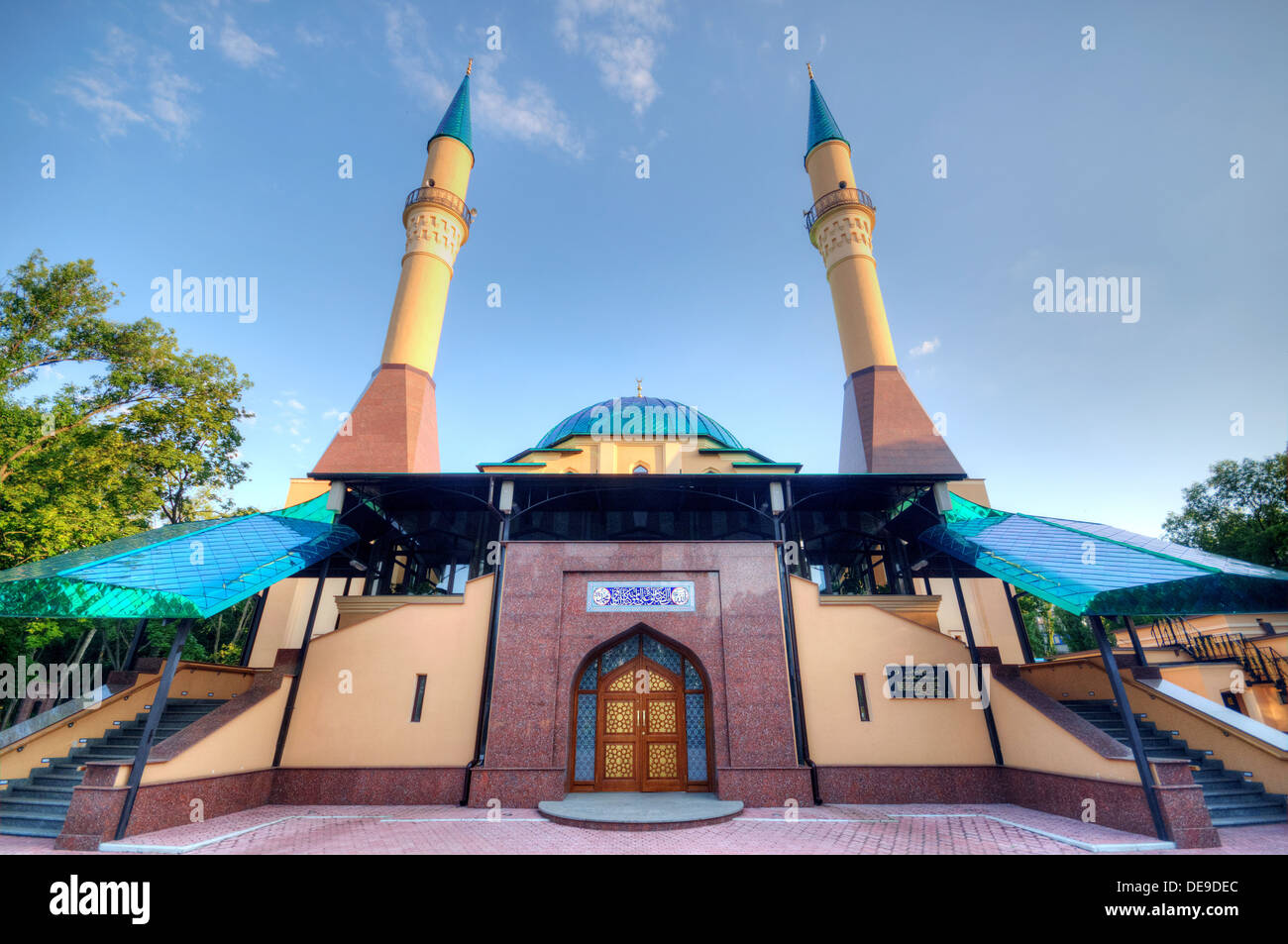 Schöner Sonnenuntergang Moschee in Donetsk, Ukraine. Stockfoto