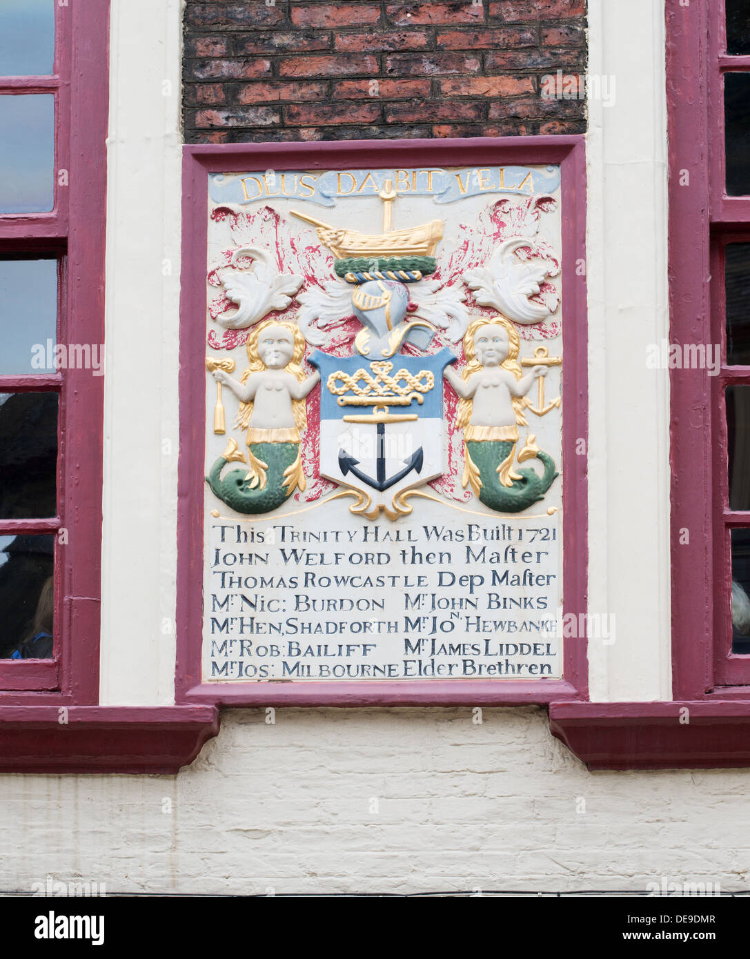 Plakette auf Trinity Hall, Trinity House Newcastle upon Tyne, England, Großbritannien Stockfoto