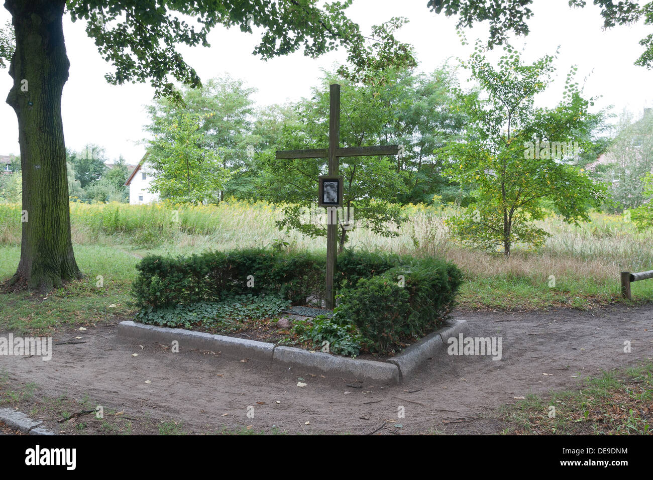 Ein Denkmal zu überqueren, um jemand erschossen an der Berliner Mauer, Deutschland Stockfoto