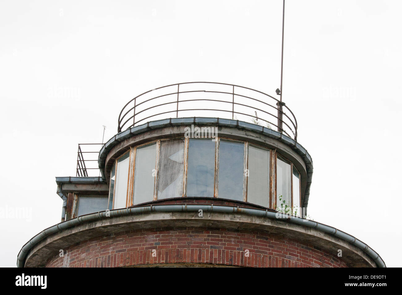 Website der Flugplatz Staaken - in der Nähe von Berlin mit dem Kontrollturm Stockfoto