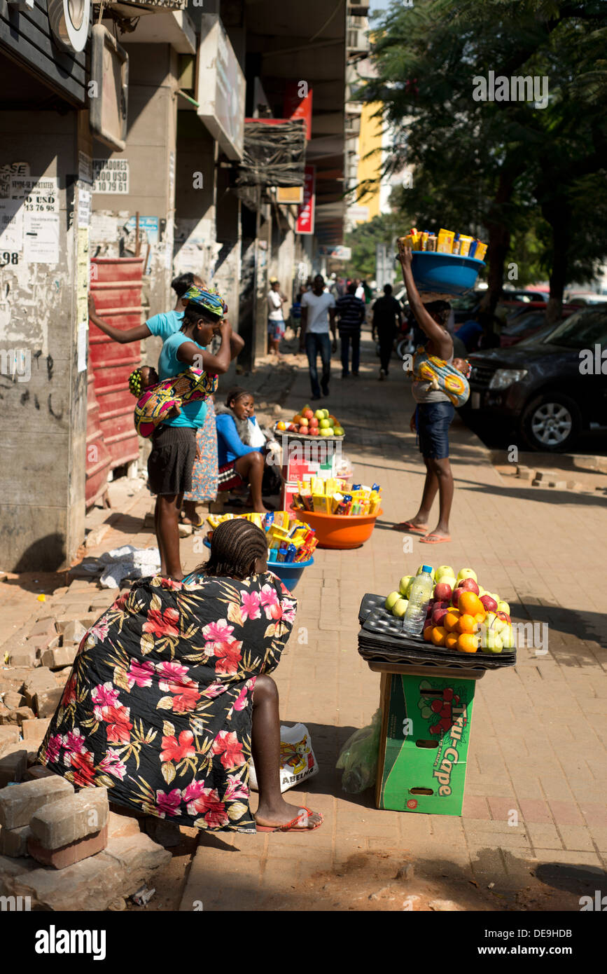 Frauen mit Obst, Luanda, Angola Stockfoto