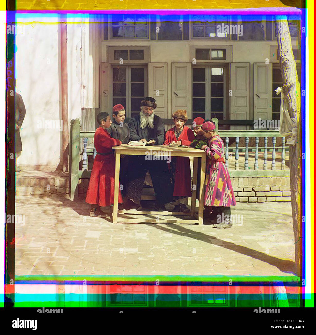 Gruppe von jüdischen Kindern mit einem Lehrer. Samarkand (LOC) Stockfoto