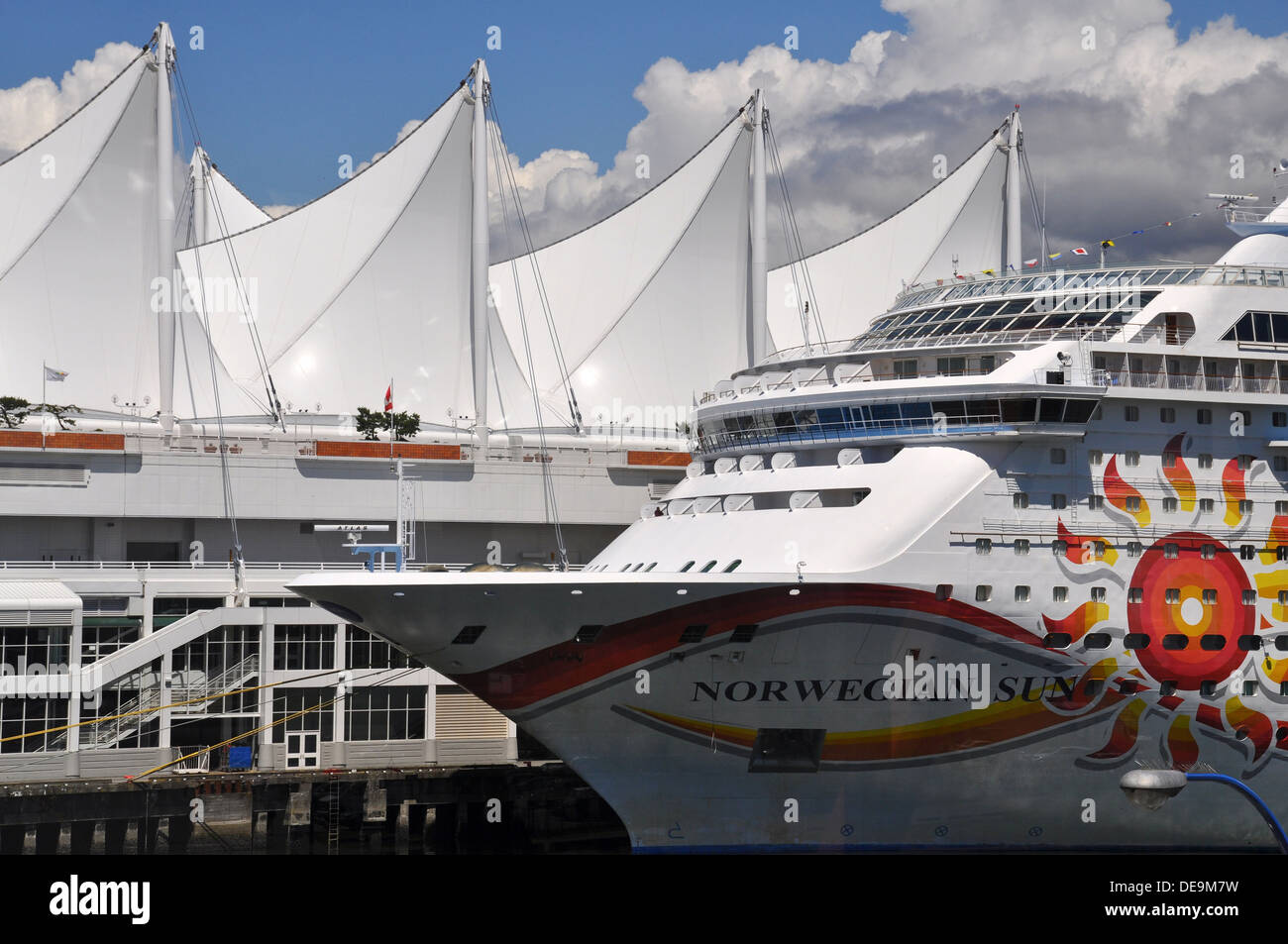 Kreuzfahrtschiff am Canada Place, Vancouver, Britisch-Kolumbien, Kanada Stockfoto