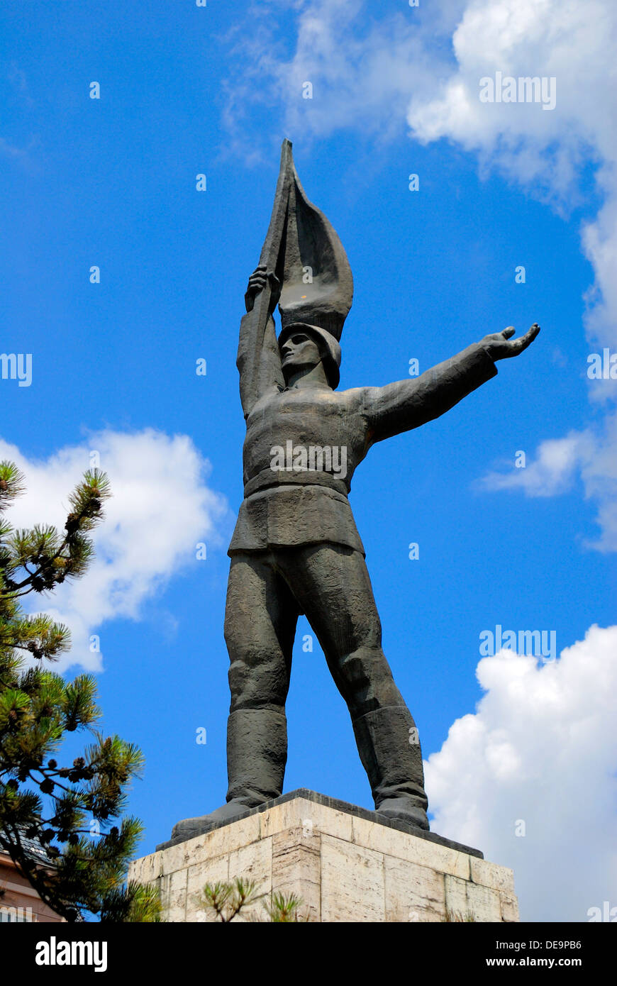 Targu (oder Tarnava) Mureș, Siebenbürgen, Rumänien. Kommunistische Ära Statue des unbekannten rumänischen Soldaten Stockfoto