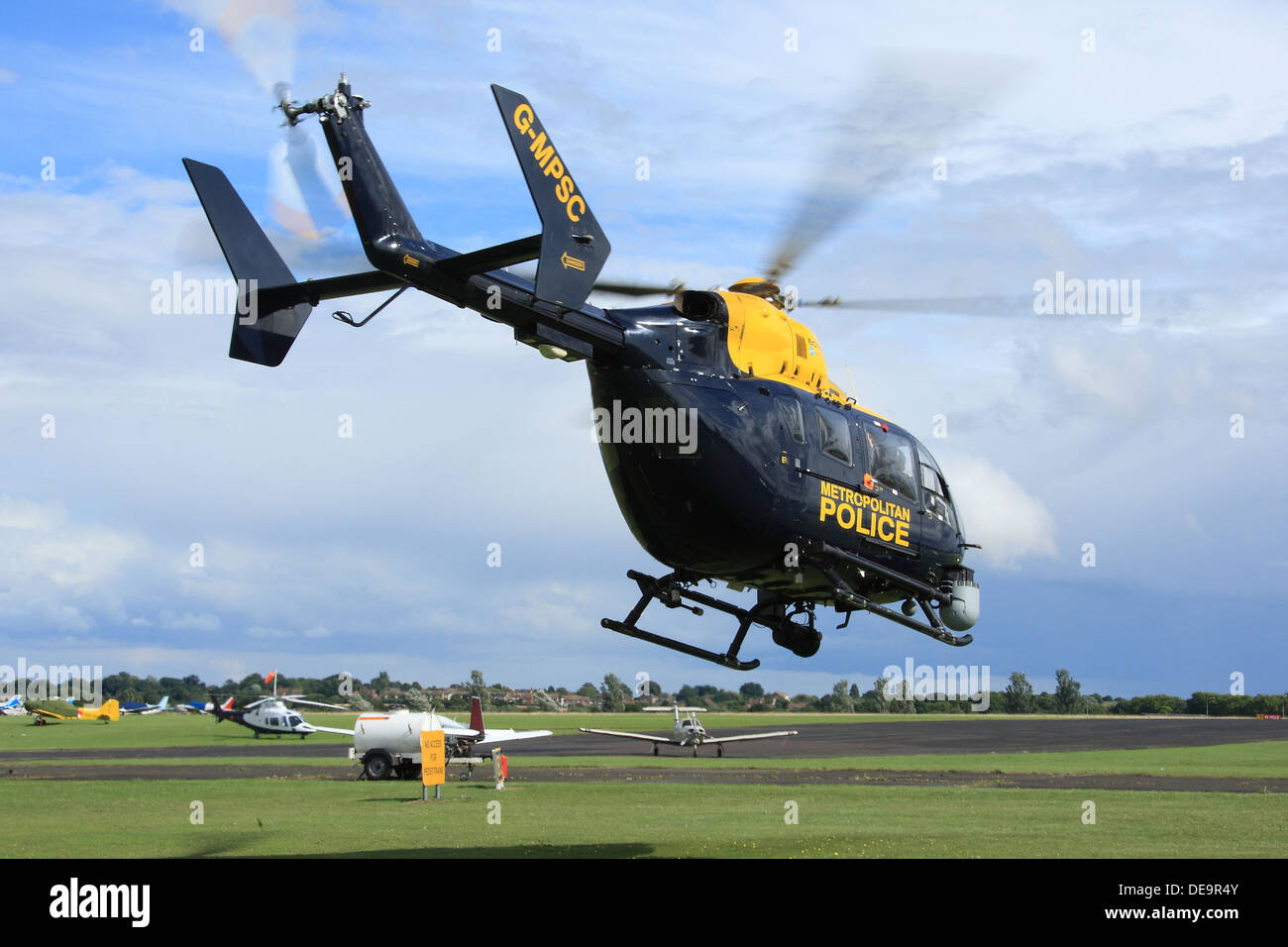 G-MPSC. Eurocopter EC145 | Metropolitan Police Luftunterstützung abhebt von North Weald Airfield in Essex Stockfoto