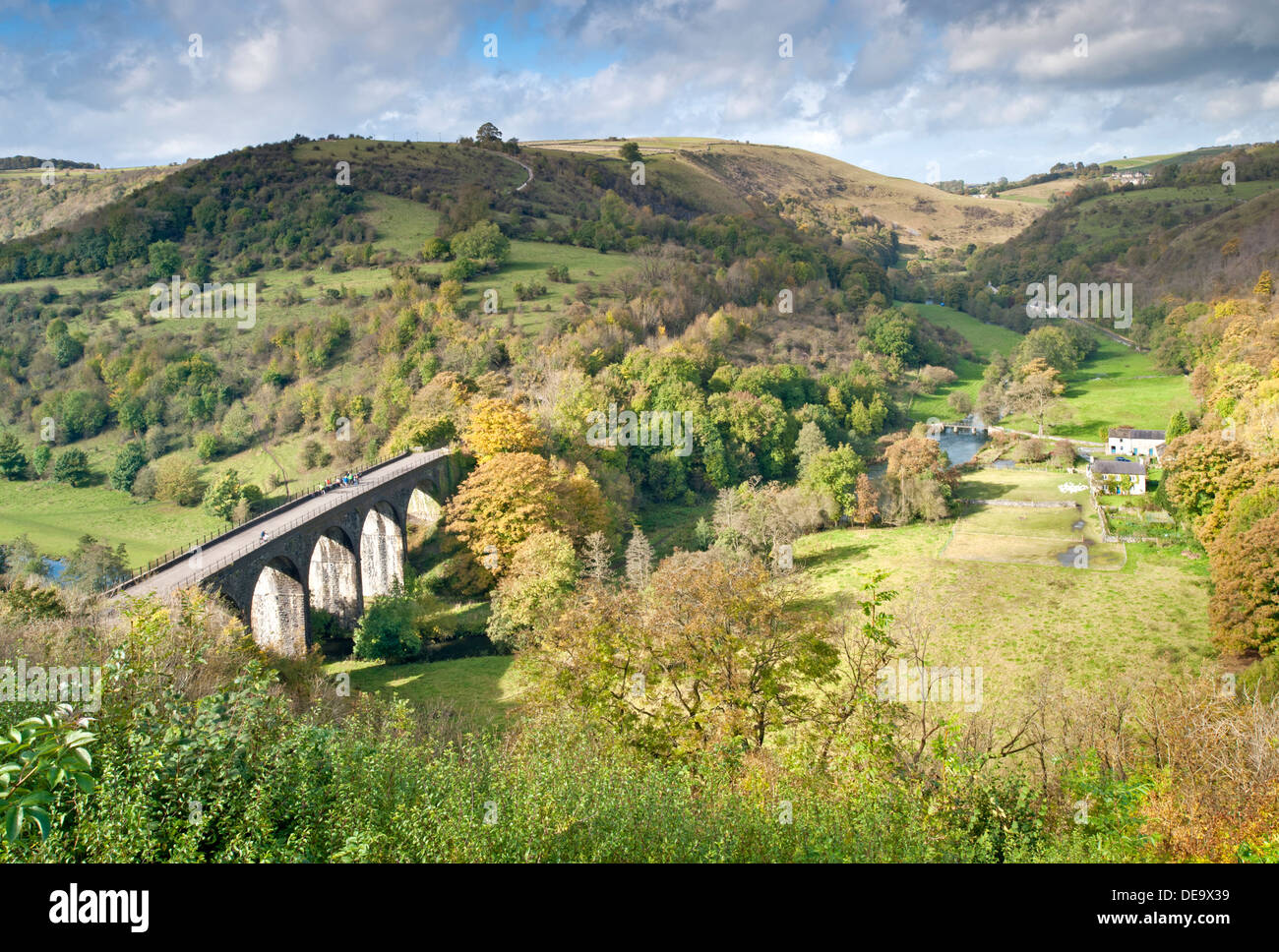 Monsal Dale und Grabstein Viadukt, Nationalpark Peak District, Derbyshire, England, Großbritannien Stockfoto