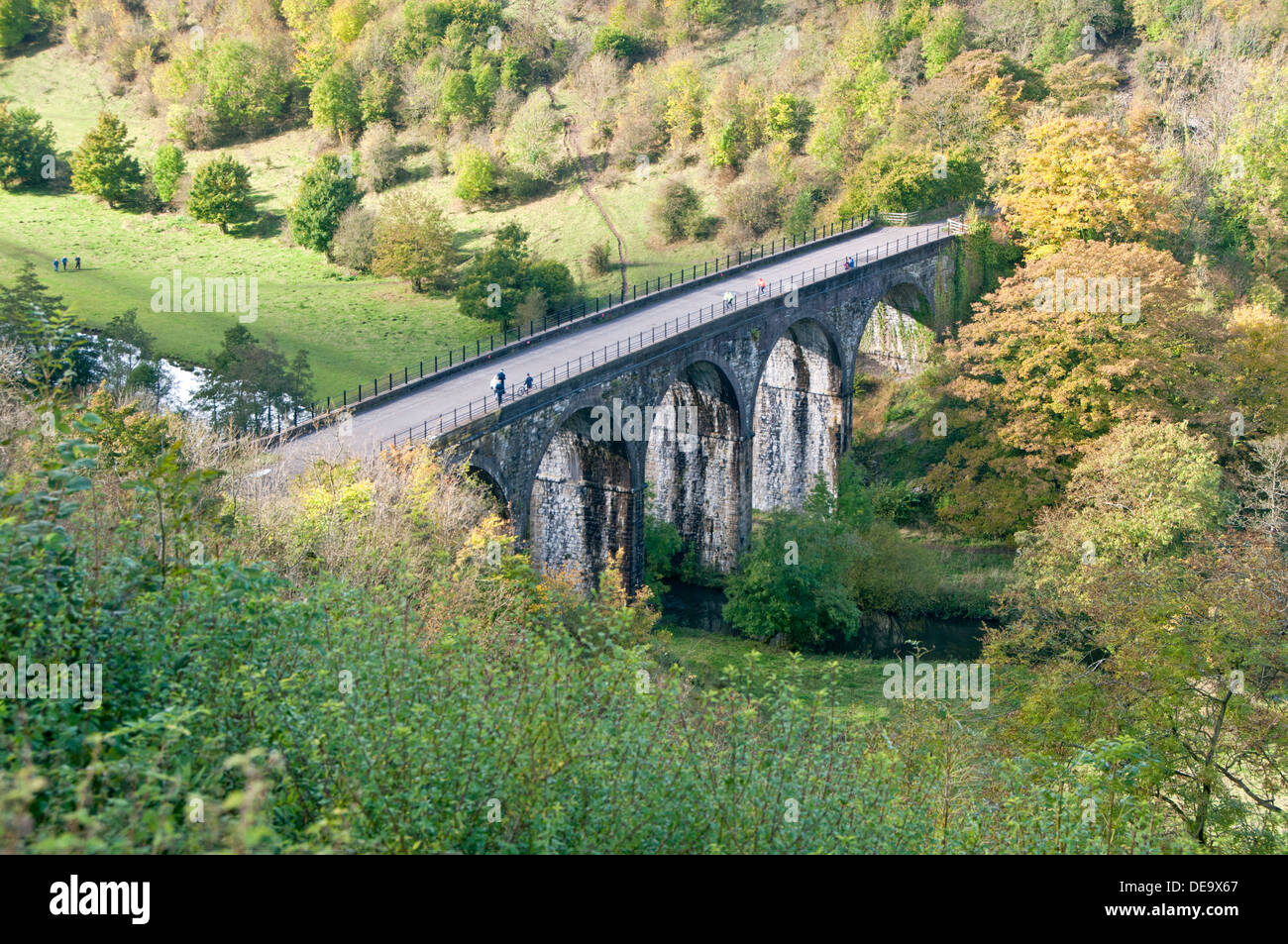 Monsal Dale und Grabstein Viadukt, Nationalpark Peak District, Derbyshire, England, Großbritannien Stockfoto