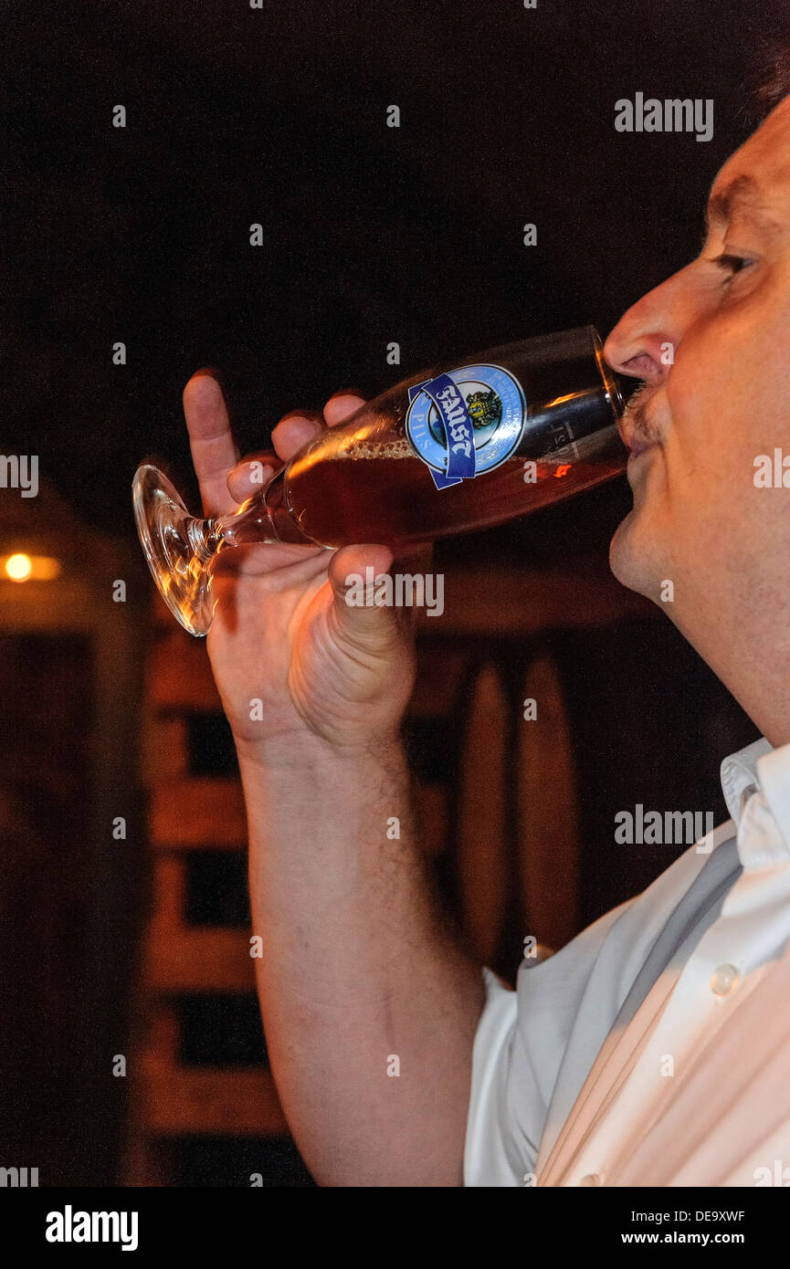 Bier-Verkostung in der Brauerei Faust, Miltenberg in Franken Bayern, Deutschland Stockfoto